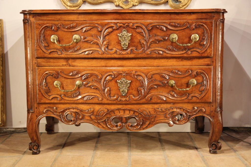 Antique Louis XV Style Corner Buffet from Provence, France, C